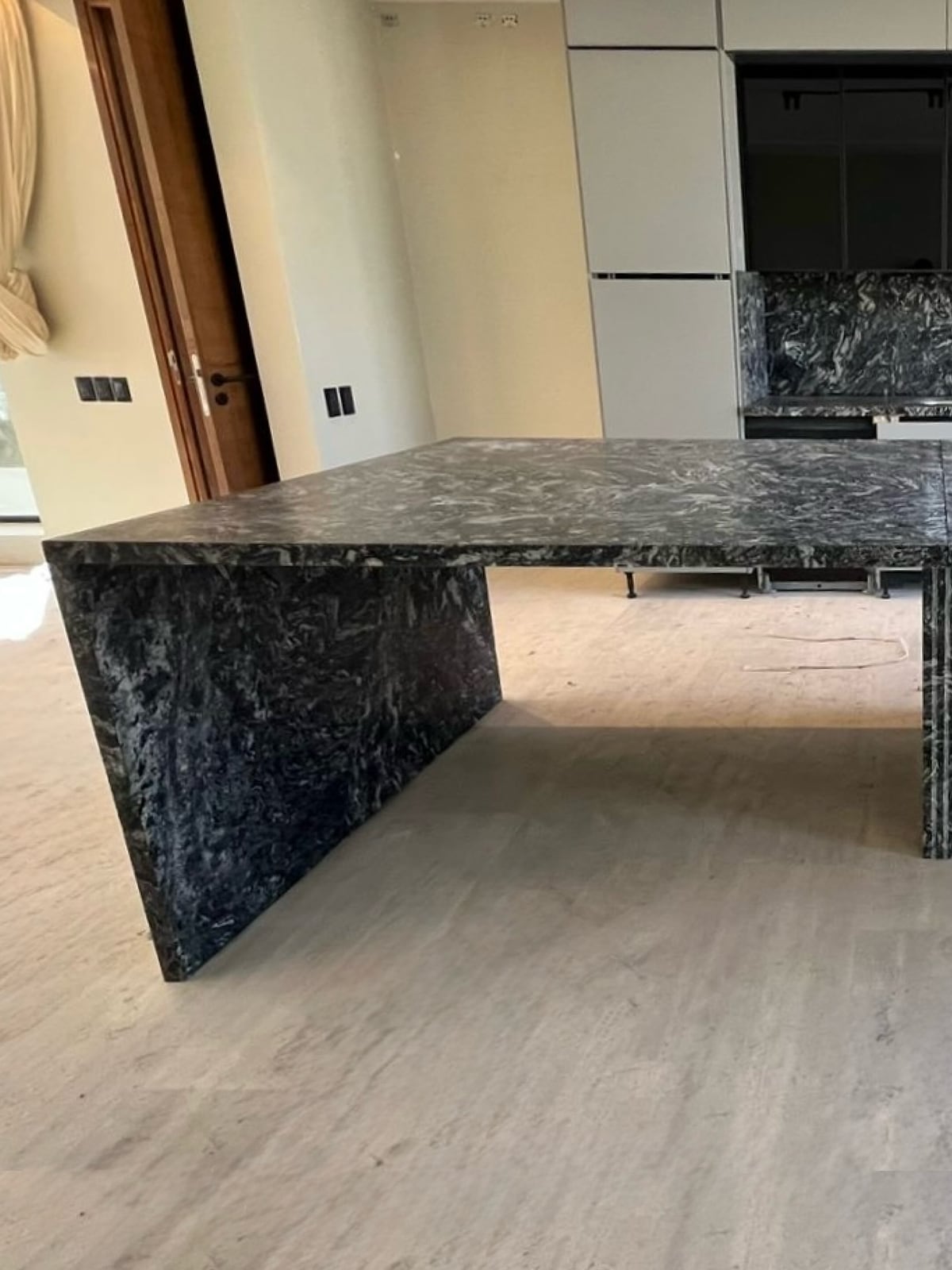 Isla de cocina en Negro Boreal Leather